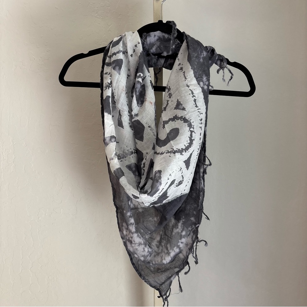 LAST CHANCE: Gray & White Fringe Hem Lightweight Cotton Scarf